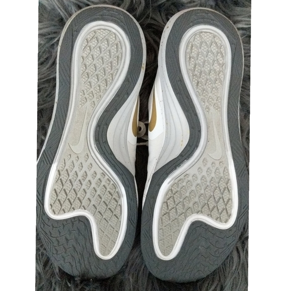 Nike - Picture 3 of 3